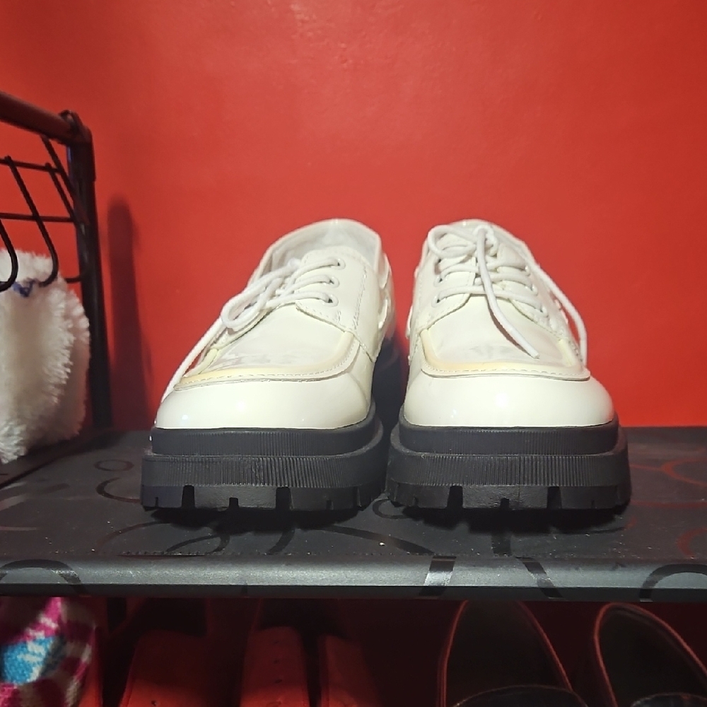 NWOT La Sheelah Size 8 Elegant White Platform Loafers